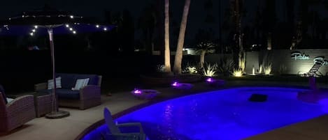 Beautiful Pebble etc glass pool and spa!