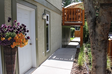 Private Entrance to Suite