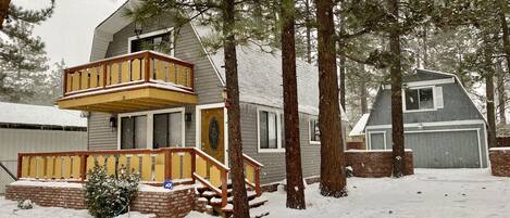 Snow covered Big Bear Cool Cabins, The Duran Cabin front