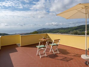 Propriété, Meubles, Immobilier, Maison, Balcon, Table, Toit, Pièce, Bâtiment, Ombre
