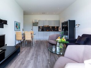 Villa Höger Whg.4 - Blick auf den Wohn-/ Essbereich