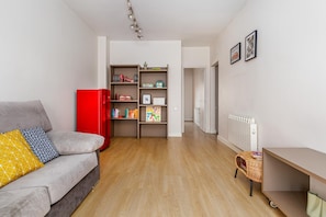 Living room, dining table and library 