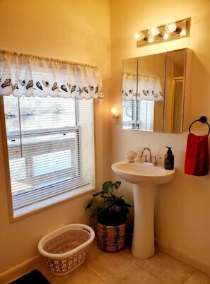 Private bathroom even has a river view!