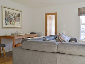 Living room/dining room | Uaine Cottage, Aviemore