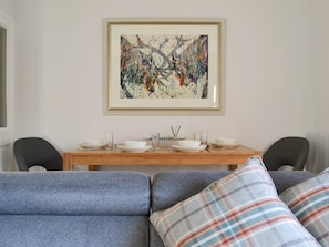 Living room/dining room | Uaine Cottage, Aviemore