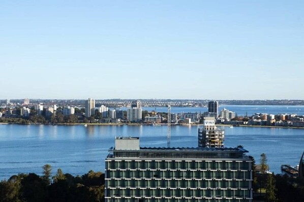 Central location with stunning views of the Swan River