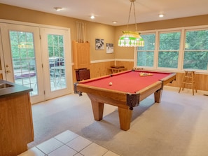 Nestled Inn game room with a wet bar, doors to the deck and a pool table