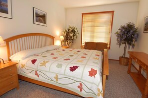 Bedroom 2 - King bed
