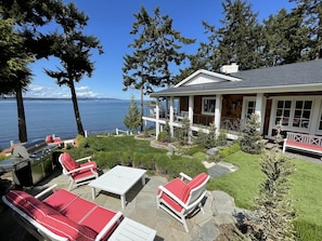 BEACH ACCESS, privacy and SUNSETS - Orcas Island's premier Westbeach