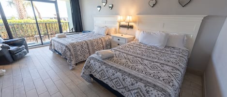 2 Queen Beds in Bedroom, Beautifully Decorated, Direct Oceanfonrt View!