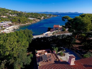 Enjoy the amazing views from the 2 terraces, Esterel mts. in the distance 