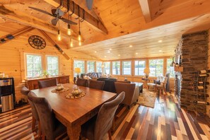 Main Cottage - Dining Area