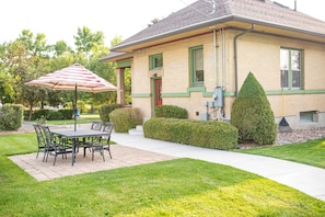 Enjoy the yard and this picnic area.
