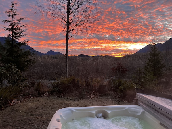 Outdoor spa tub
