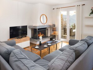 Möbel, Eigentum, Couch, Komfort, Interior Design, Beleuchtung, Wohnzimmer, Fernsehen, Bilderrahmen, Fussboden