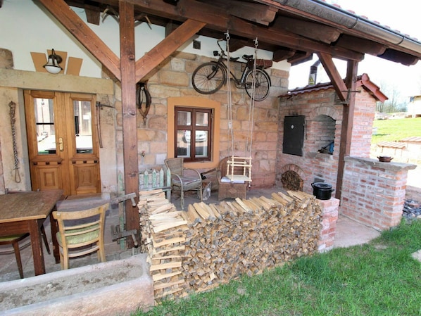 Property, Window, Furniture, Wood, Building, Cottage, Beam, Brick, Wall