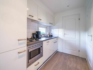 Eigentum, Zimmer, Küche, Möbel, Cabinetry, Grundeigentum, Fussboden, Gebäude, Haus, Interior Design