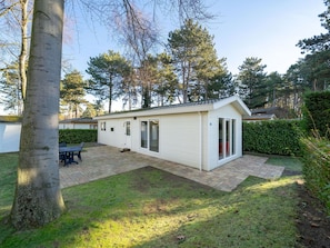 Pflanze, Himmel, Eigentum, Gebäude, Fenster, Baum, Grundstueck, Haus, Holz, Gras
