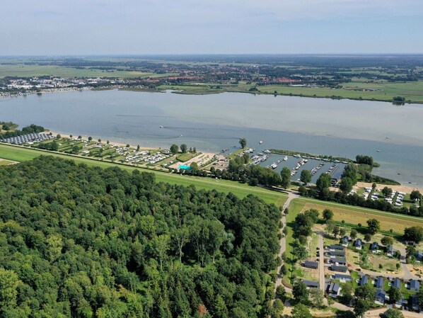 Wasser, Himmel, Wasservorräte, Natürliche Landschaft, Baum, Grundstueck, Urban Design, Gewässer, Küsten Und Ozeanische Forms, See