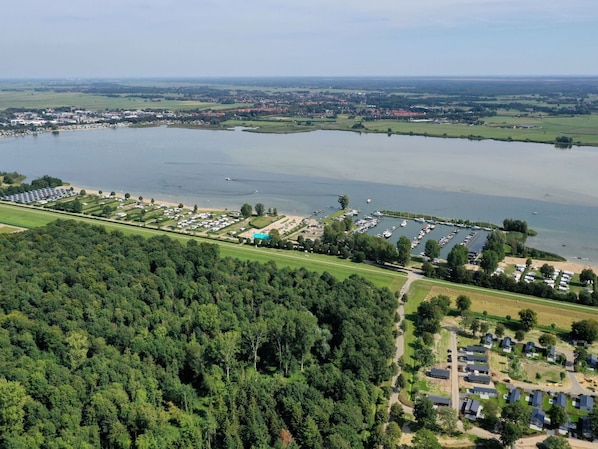 Wasser, Himmel, Wasservorräte, Natürliche Landschaft, Baum, Grundstueck, Urban Design, Gewässer, Küsten Und Ozeanische Forms, See