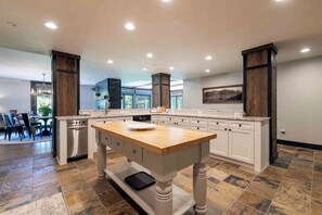 Kitchen - Summer