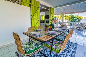 Outdoor dining