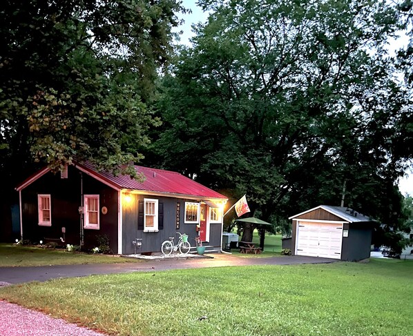 Cozy Haven Guest House
 Couples /family, Friends Gatherings.
