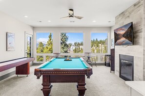 Upper level rec room. Enjoy the view.