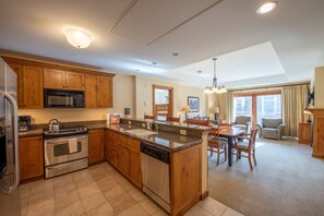 Flooring, Indoors, Room, Floor, Hardwood
