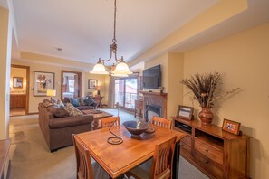 Flooring, Hardwood, Indoors, Room, Living Room