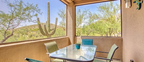 Your private screened-in patio for dining al fresco & watching the desert skies