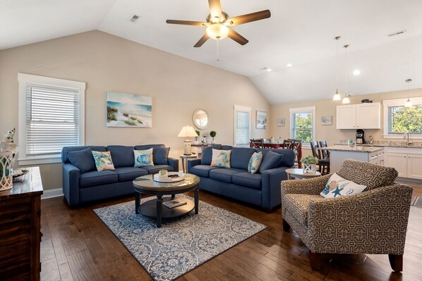 KDN9511: Z's Escape l Top Level Living Area