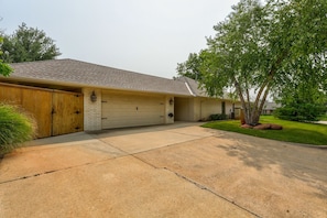 Ample Driveway and Curb Parking