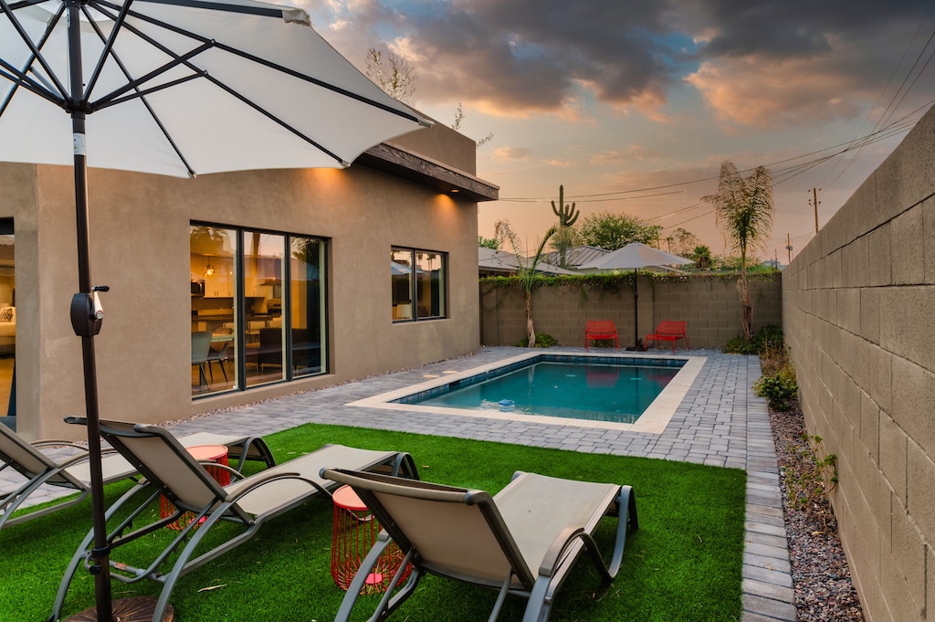 Sundrenched by Avantstay Pool, Mins to Old Town - hotel rooms