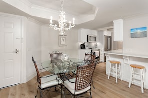 Beach Club 312 - Dining Space