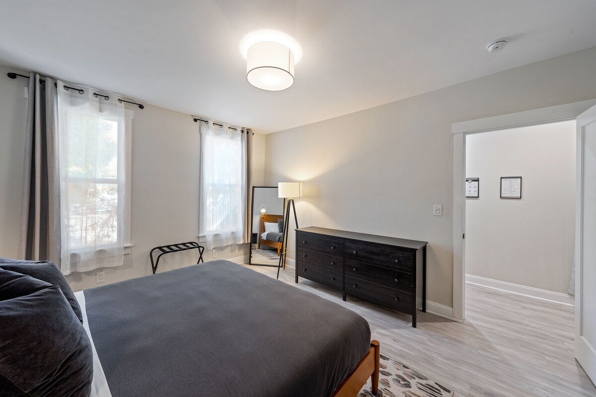 Relax at a Charming West Oakland Victorian