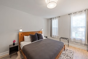Master bedroom w/ highly rated Tuft & Needle King mattress.