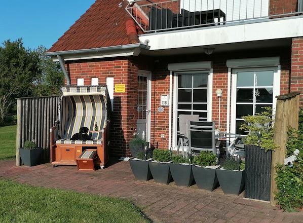 Terrasse mit Eingang zur Ferienwohnung