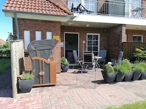 Terrasse mit Eingang zur Ferienwohnung