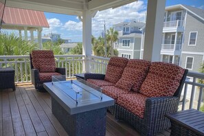 Porch w/ furniture