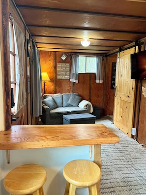 Comfy living room with WiFi and Smart TV (enabling guests to utilize their personal accounts for streaming)