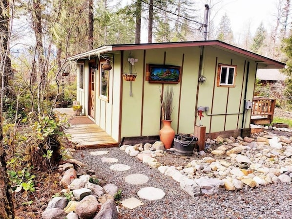 Little Green Cabin on Big Creek