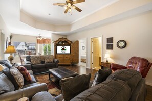 Living Room with Cable TV/DVD and Flat Screen TV