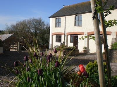 3 Bedroom Delightful Holiday Cottage - uninterrupted countryside views 