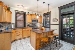 Beautiful full kitchen with island