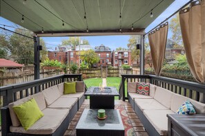 Spacious back outdoor patio 