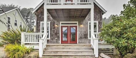 Get away to the coast and stay at this Depoe Bay vacation rental!