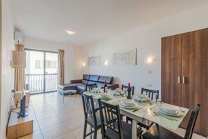spacious dining / living room with free wifi internet and iptv