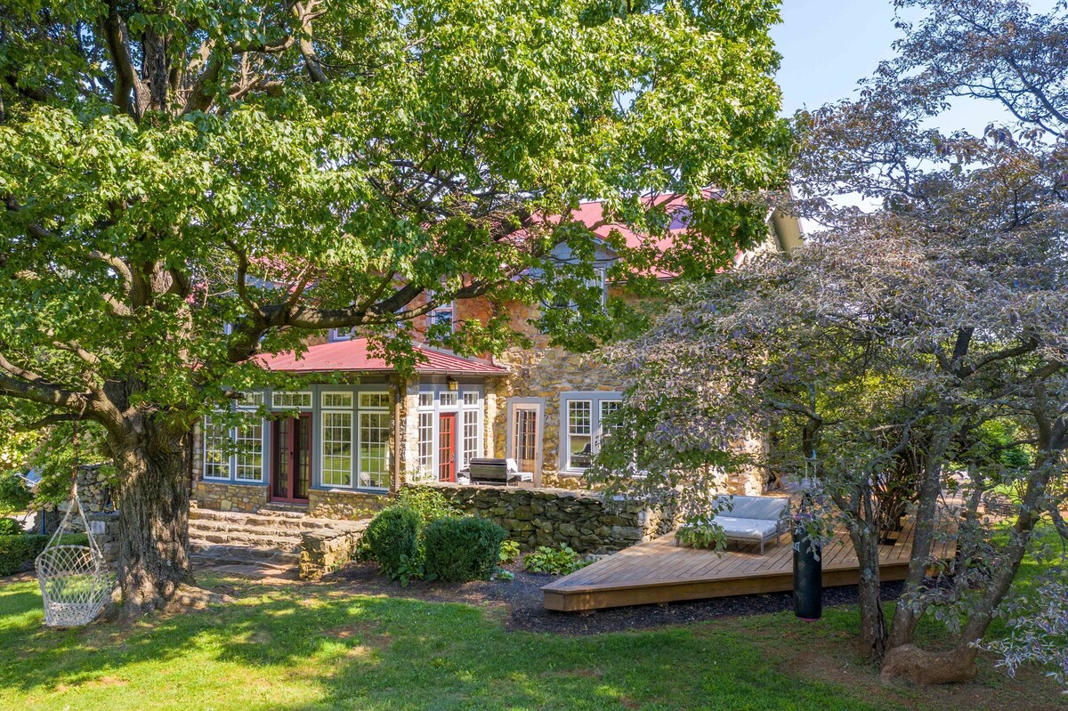 Beautiful Estate Nestled in the Blueridge Near Bluemont Wine Country