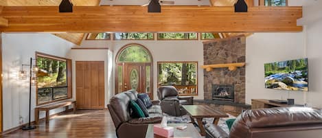 Highlander Lodge - Main great room with soaring 30' pine ceilings, large TV with Dish Network and Blu-Ray.